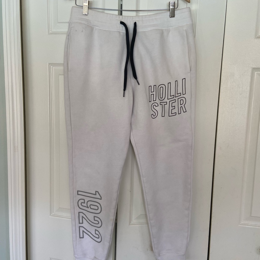 Hollister MensCream Jogger Sweatpants with Navy Drawstring